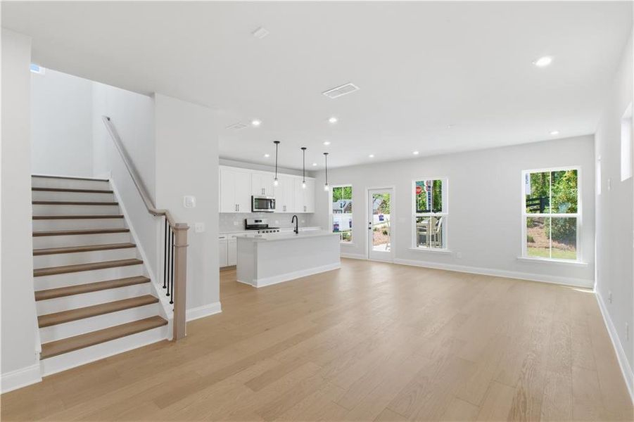 Spacious, unfurnished interior of a new home in Adler Springs, Powder Springs (Image 10).