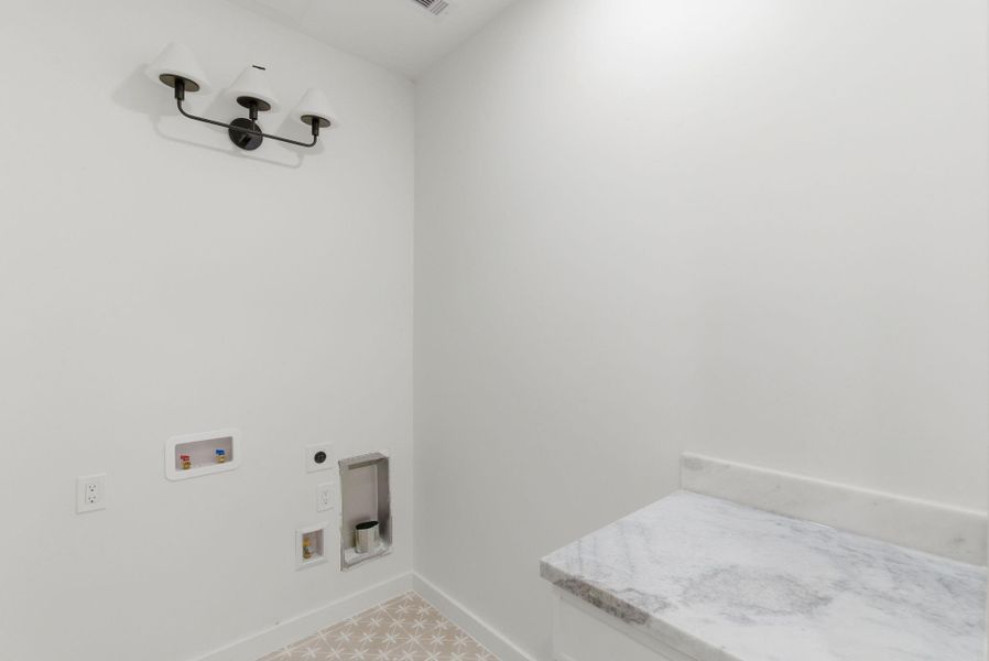 Spacious, unfurnished interior of a new home in , Houston (Image 40).