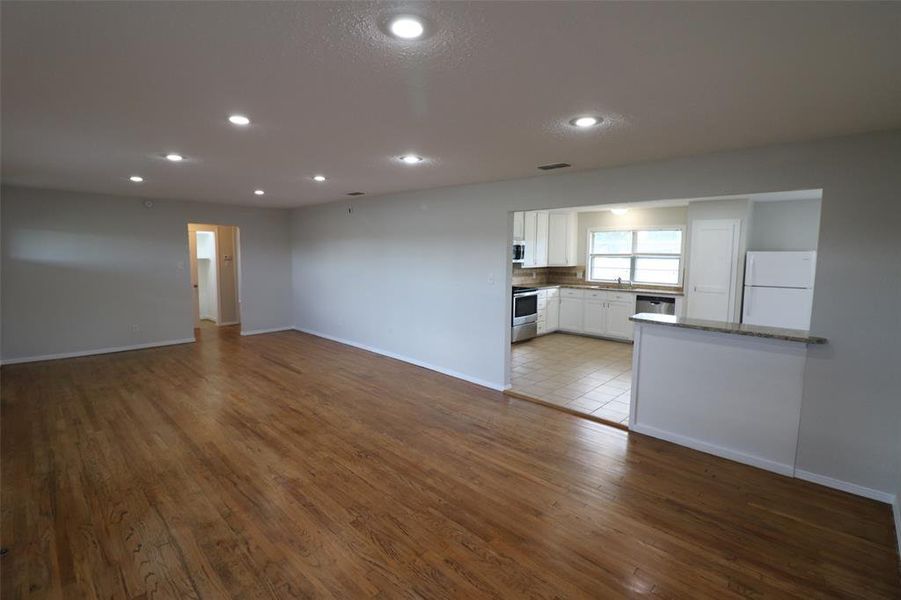 Spacious, unfurnished interior of a new home in , Brownwood (Image 10).