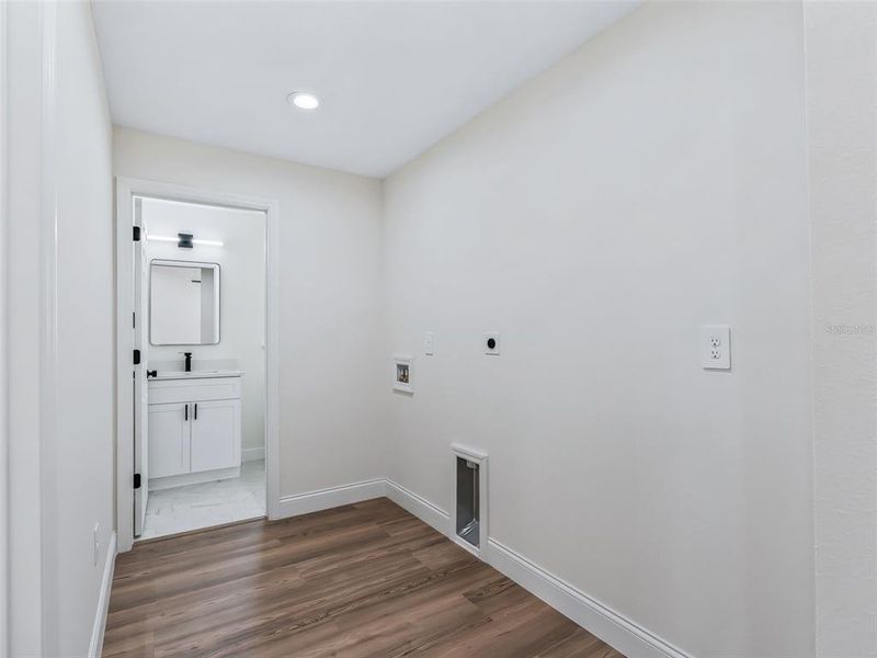 Spacious, unfurnished interior of a new home in , Ocala (Image 32).