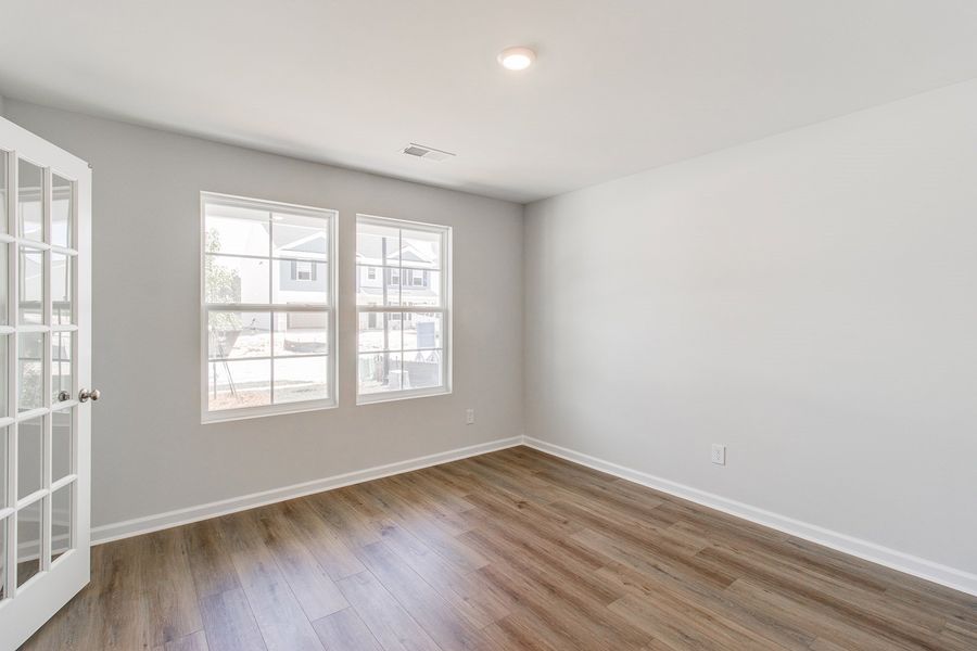 Spacious, unfurnished interior of a new home in Ellington, Elgin (Image 16).