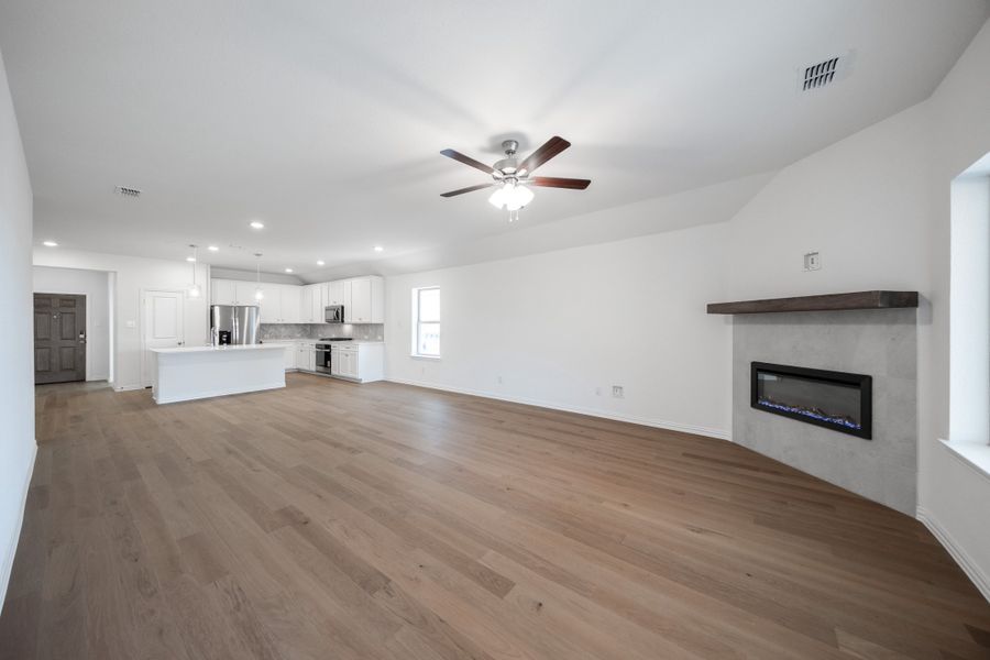 Spacious, unfurnished interior of a new home in Verandah, Royse City (Image 13).