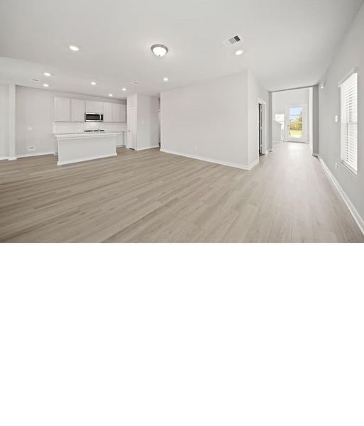 Spacious, unfurnished interior of a new home in Creekhaven, Rosharon (Image 6).