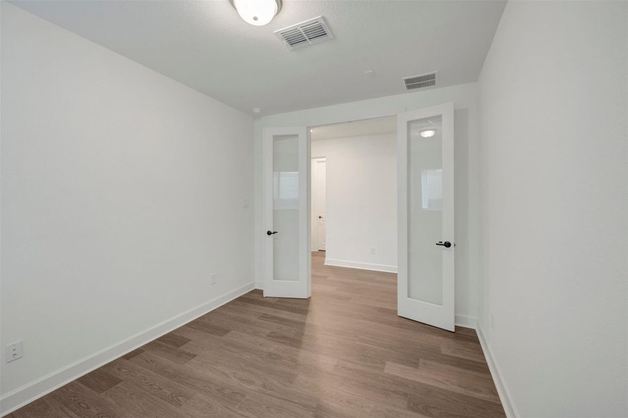 Spacious, unfurnished interior of a new home in Riceland - Enclave Collection, Mont Belvieu (Image 17).
