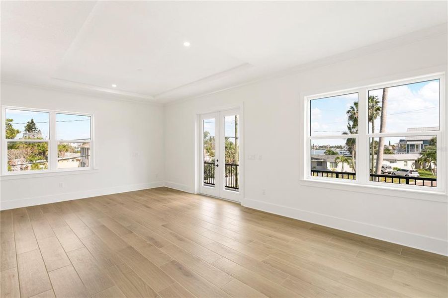 Spacious, unfurnished interior of a new home in , St. Petersburg (Image 31).