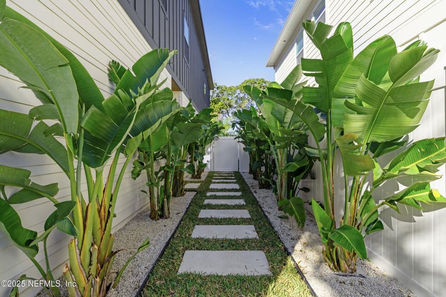 Exterior details and patio area of a home in , Jacksonville Beach (Image 4).