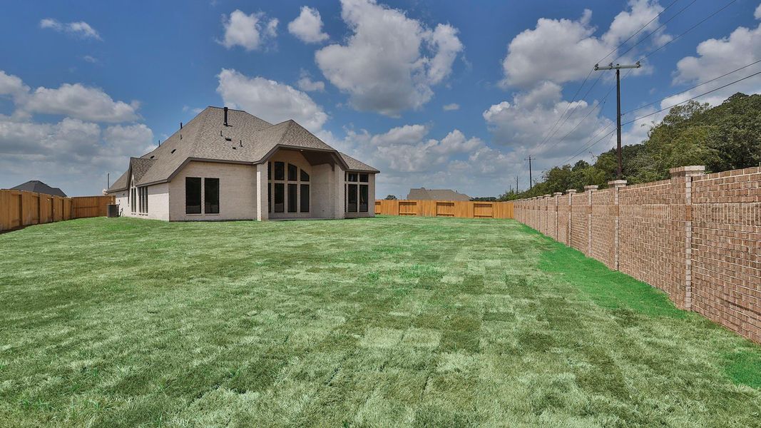 Exterior details and patio area of a home in Briarley, Montgomery (Image 4).