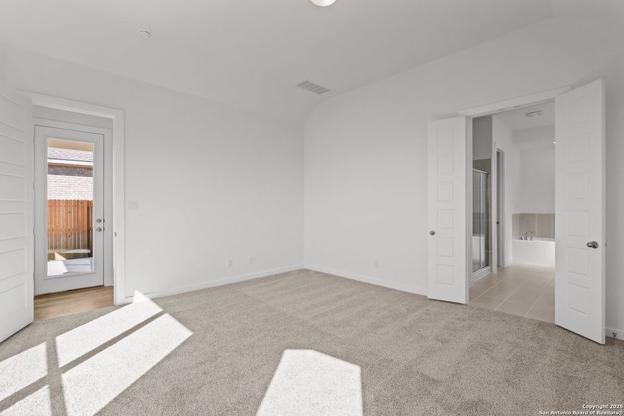 Spacious, unfurnished interior of a new home in Stillwater Ranch, San Antonio (Image 29). Spacious, unfurnished interior of a new home in Stillwater Ranch, San Antonio (Image 29).