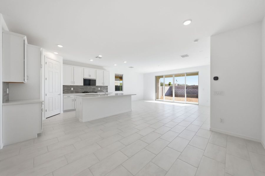 Spacious, unfurnished interior of a new home in Empire Pointe, Queen Creek (Image 8).
