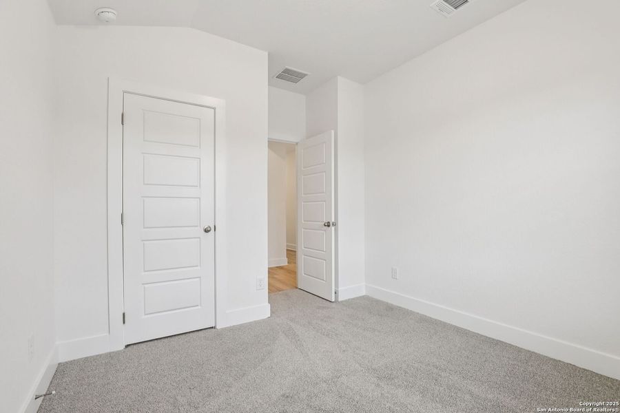 Spacious, unfurnished interior of a new home in Comanche Ridge, San Antonio (Image 34). Spacious, unfurnished interior of a new home in Comanche Ridge, San Antonio (Image 34).