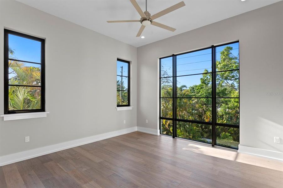 Spacious, unfurnished interior of a new home in , St. Petersburg (Image 24).