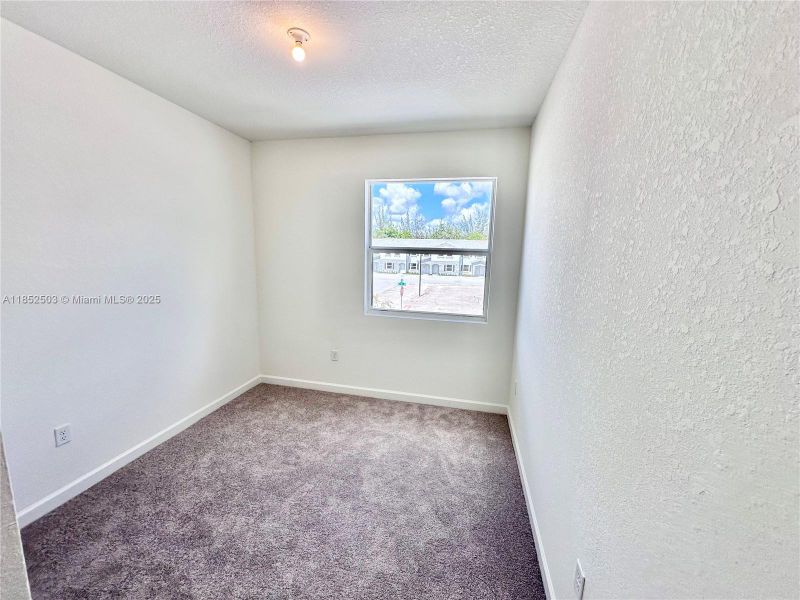 Spacious, unfurnished interior of a new home in , Florida City (Image 20).
