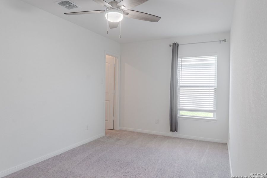 Spacious, unfurnished interior of a new home in Luckey Ranch, San Antonio (Image 12).