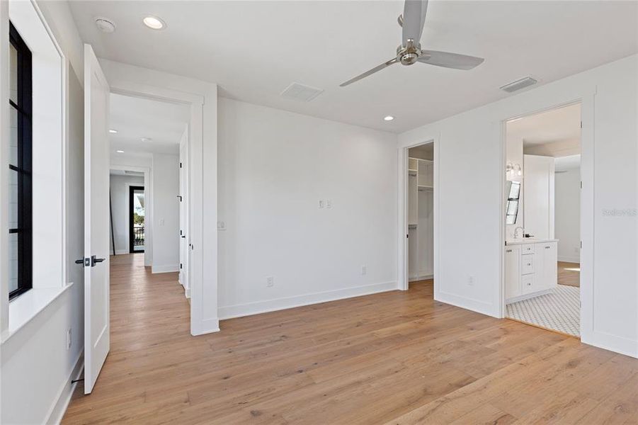 Spacious, unfurnished interior of a new home in , St. Petersburg (Image 12). Spacious, unfurnished interior of a new home in , St. Petersburg (Image 12).