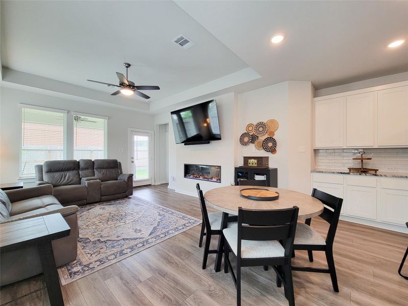 Furnished interior view inside a new home in Westridge Cove 40′, Conroe (Image 14).