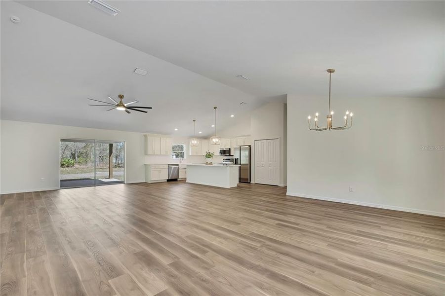 Spacious, unfurnished interior of a new home in , Crystal River (Image 19).