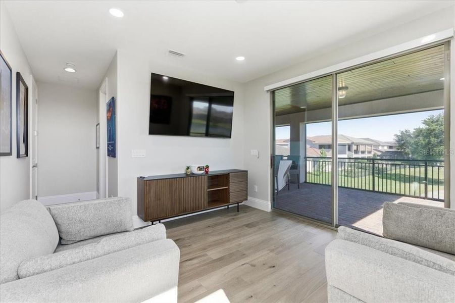 Furnished interior view inside a new home in , Orlando (Image 62).