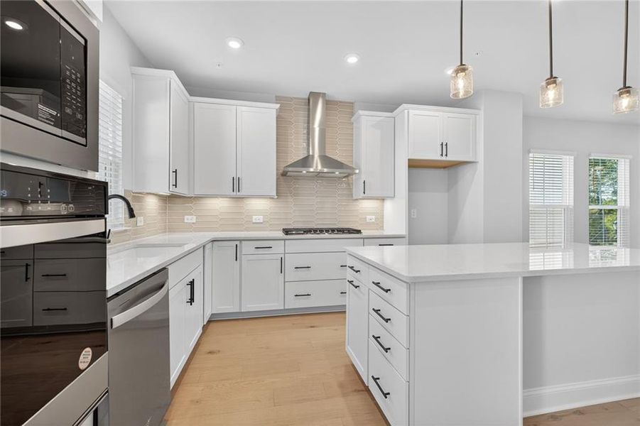 Furnished interior view inside a new home in 1871 Hollywood, Atlanta (Image 11).