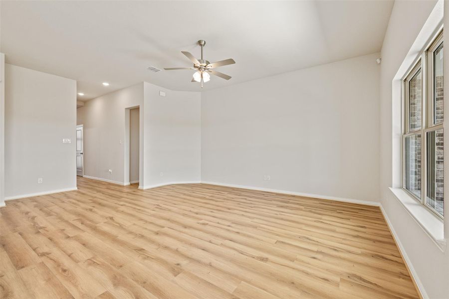 Spacious, unfurnished interior of a new home in River Ranch, Dayton (Image 26).