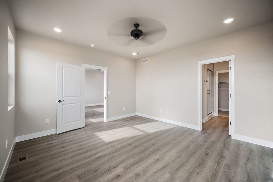 Spacious, unfurnished interior of a new home in Trails at Aspen Ridge-3, Colorado Springs (Image 23).