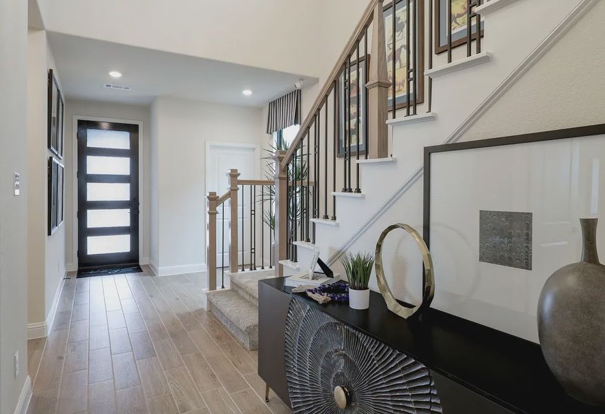 Plan 3059 hall - staged - 3 of 19