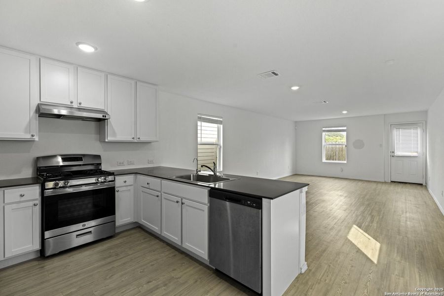 Furnished interior view inside a new home in Presa Point, San Antonio (Image 5).