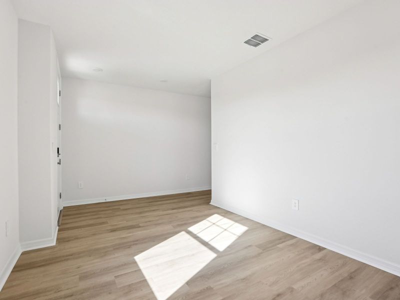 Spacious, unfurnished interior of a new home in The Grove at Stuart Crossing - Classic Series, Bartow (Image 12).
