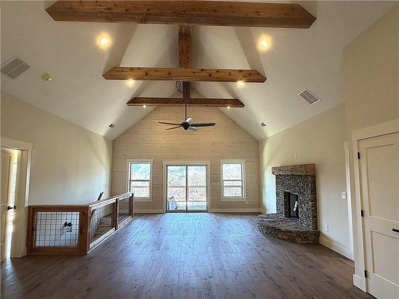 Spacious, unfurnished interior of a new home in , Hiawassee (Image 10).