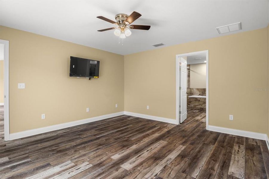 Spacious, unfurnished interior of a new home in , Haines City (Image 18).