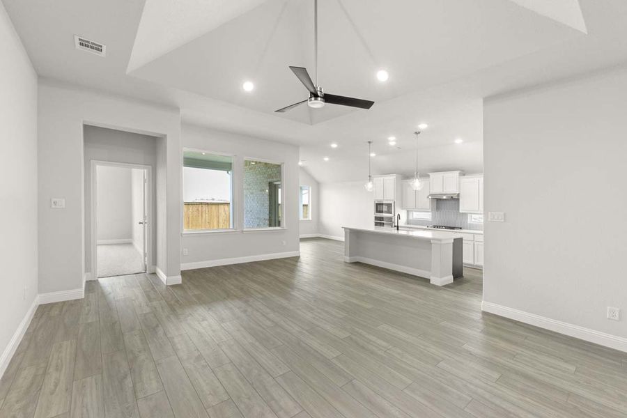Spacious, unfurnished interior of a new home in Creekview Meadows, Pilot Point (Image 19).