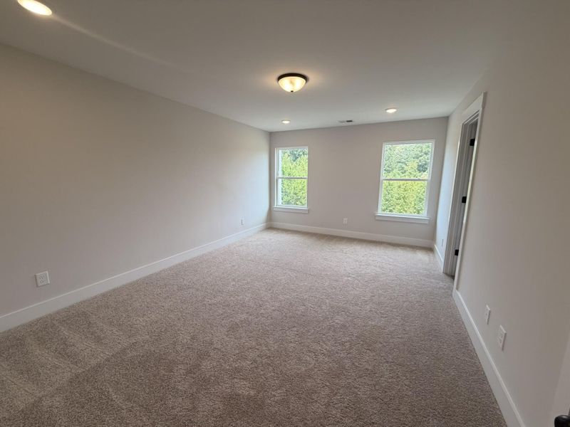 Spacious, unfurnished interior of a new home in Blythe Mill Townhomes, Waxhaw (Image 14).