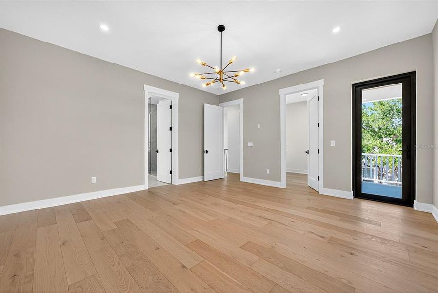 Spacious, unfurnished interior of a new home in , Sarasota (Image 27).