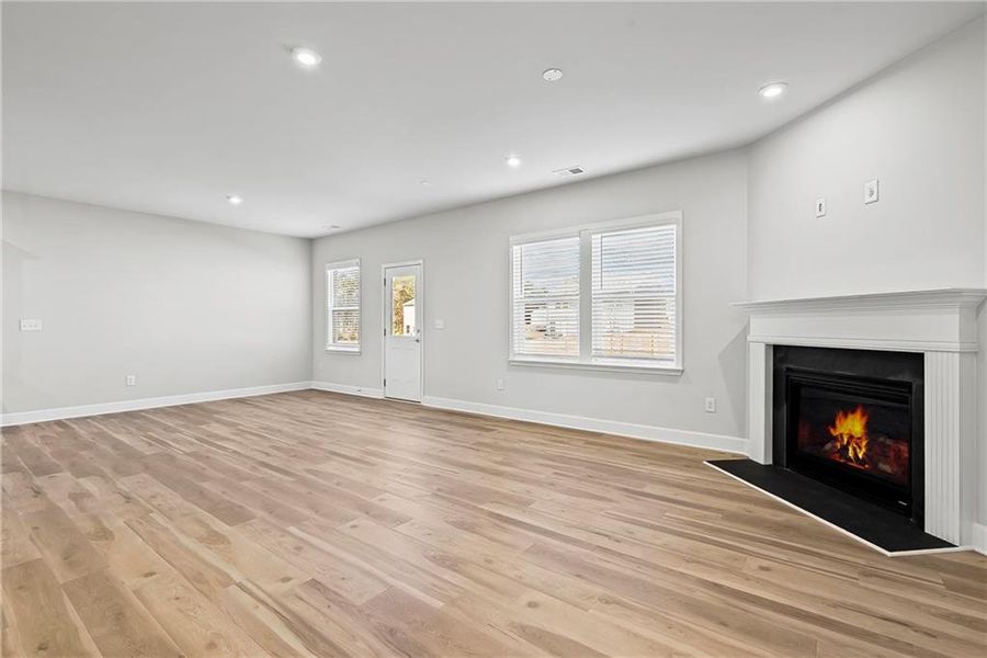 Spacious, unfurnished interior of a new home in Anderson Point, McDonough (Image 12).