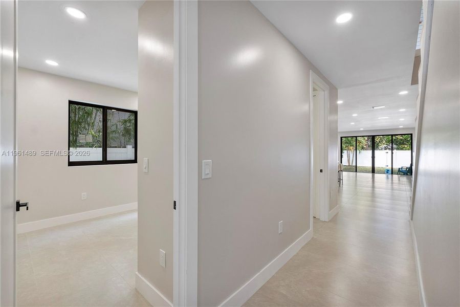 Spacious, unfurnished interior of a new home in , Fort Lauderdale (Image 27).