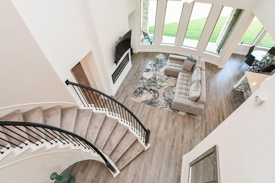 Wow! This Hollywood shot from above is nothing short of magazine worthy! Wow! This Hollywood shot from above is nothing short of magazine worthy!