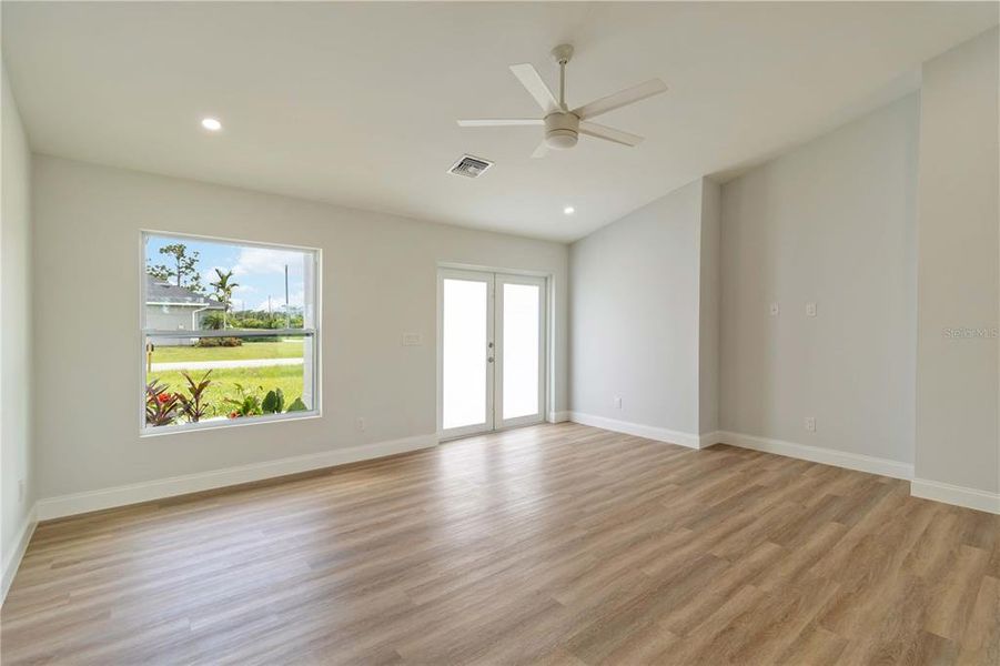 Spacious, unfurnished interior of a new home in , Rotonda West (Image 15).