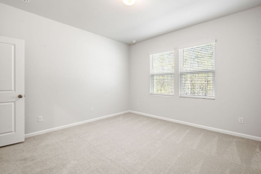 Spacious, unfurnished interior of a new home in Heartwood, Richmond Hill (Image 10).