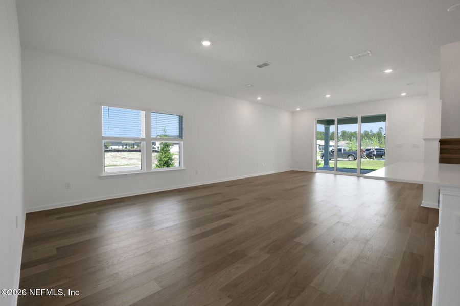 Spacious, unfurnished interior of a new home in Hyland Trail, Green Cove Springs (Image 40).