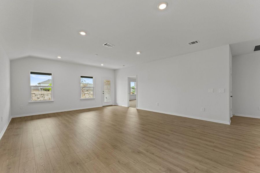 Spacious, unfurnished interior of a new home in Bar W Ranch, Leander (Image 23).