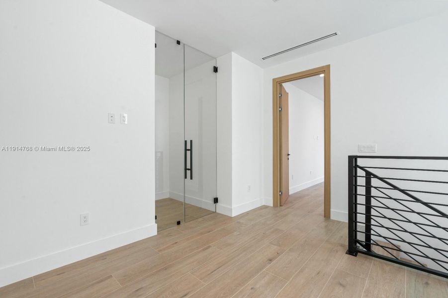 Spacious, unfurnished interior of a new home in , Fort Lauderdale (Image 20).