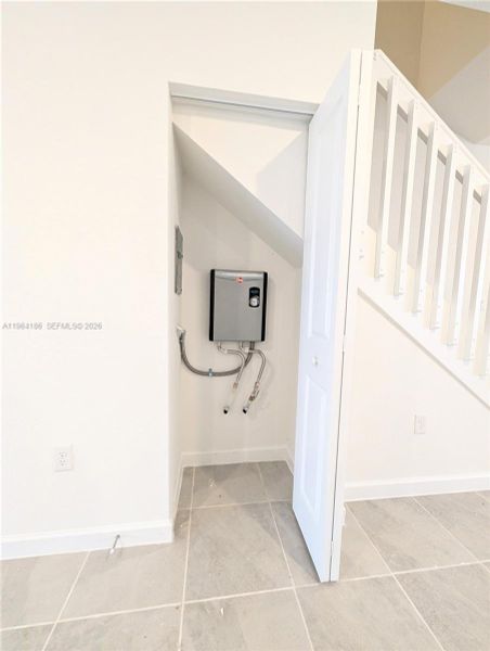 Spacious, unfurnished interior of a new home in , Florida City (Image 26).