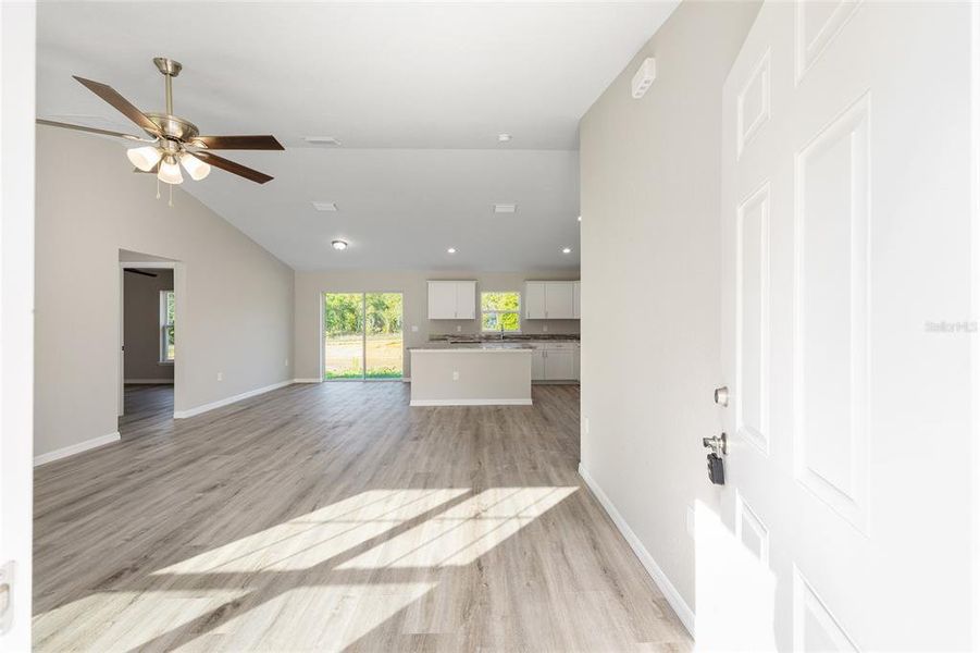 Spacious, unfurnished interior of a new home in , Citrus Springs (Image 20).