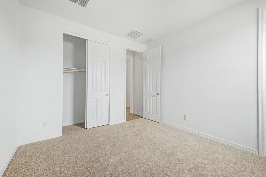Spacious, unfurnished interior of a new home in White Tank Vistas, Waddell (Image 19).