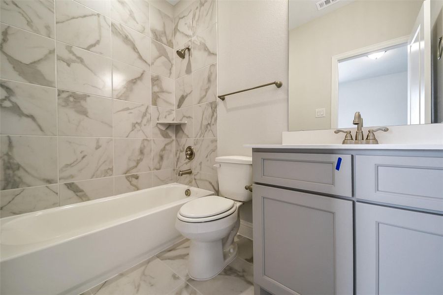 Furnished interior view inside a new home in Del Bello Lakes 60', Manvel (Image 17). Furnished interior view inside a new home in Del Bello Lakes 60', Manvel (Image 17).