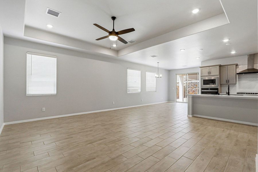 Spacious, unfurnished interior of a new home in Hillside Park, El Paso (Image 14).