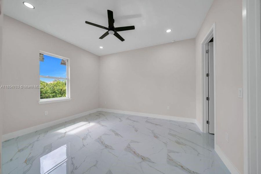 Spacious, unfurnished interior of a new home in , Lehigh Acres (Image 33).