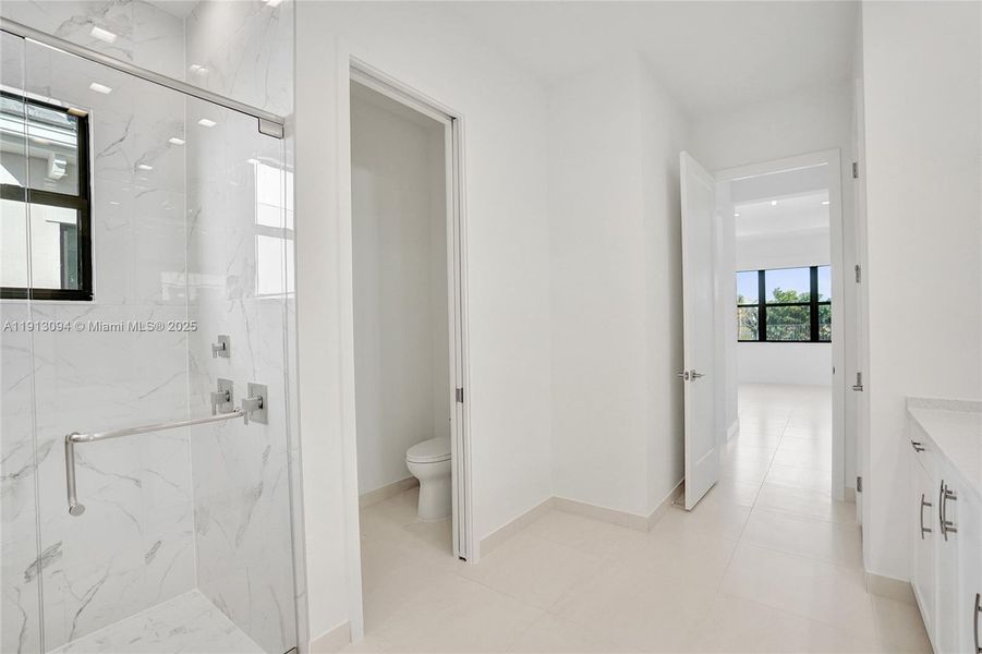 Spacious, unfurnished interior of a new home in Apex at Avenir, Palm Beach Gardens (Image 23).