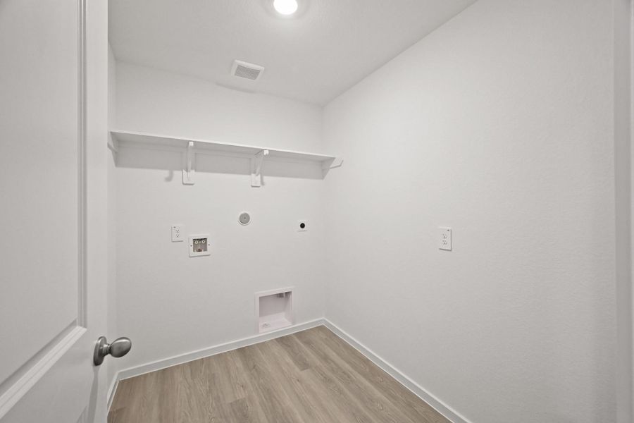Spacious, unfurnished interior of a new home in Lexington Heights, Willis (Image 10).