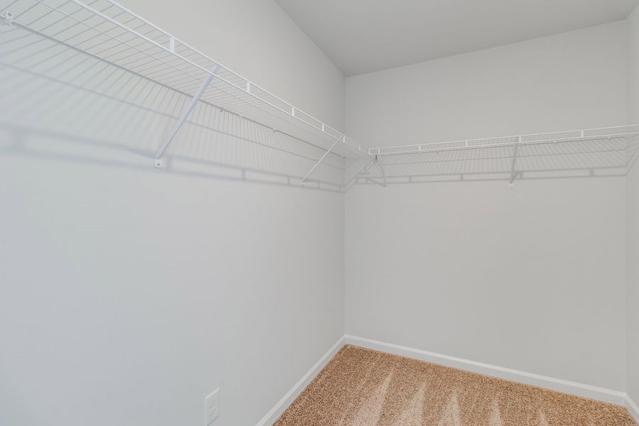 Spacious, unfurnished interior of a new home in Bluefield, Lexington (Image 26).
