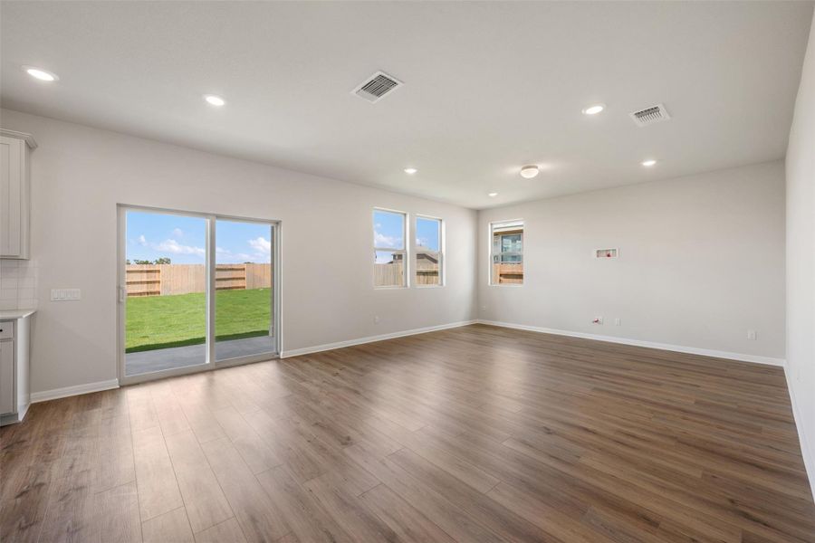 Spacious, unfurnished interior of a new home in Patterson Ranch, Georgetown (Image 29).